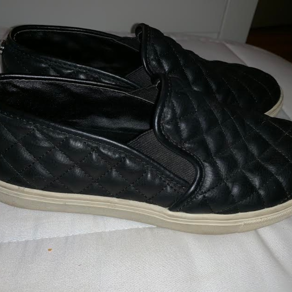 Steve Madden Black Quilted Shoes Size 7.5